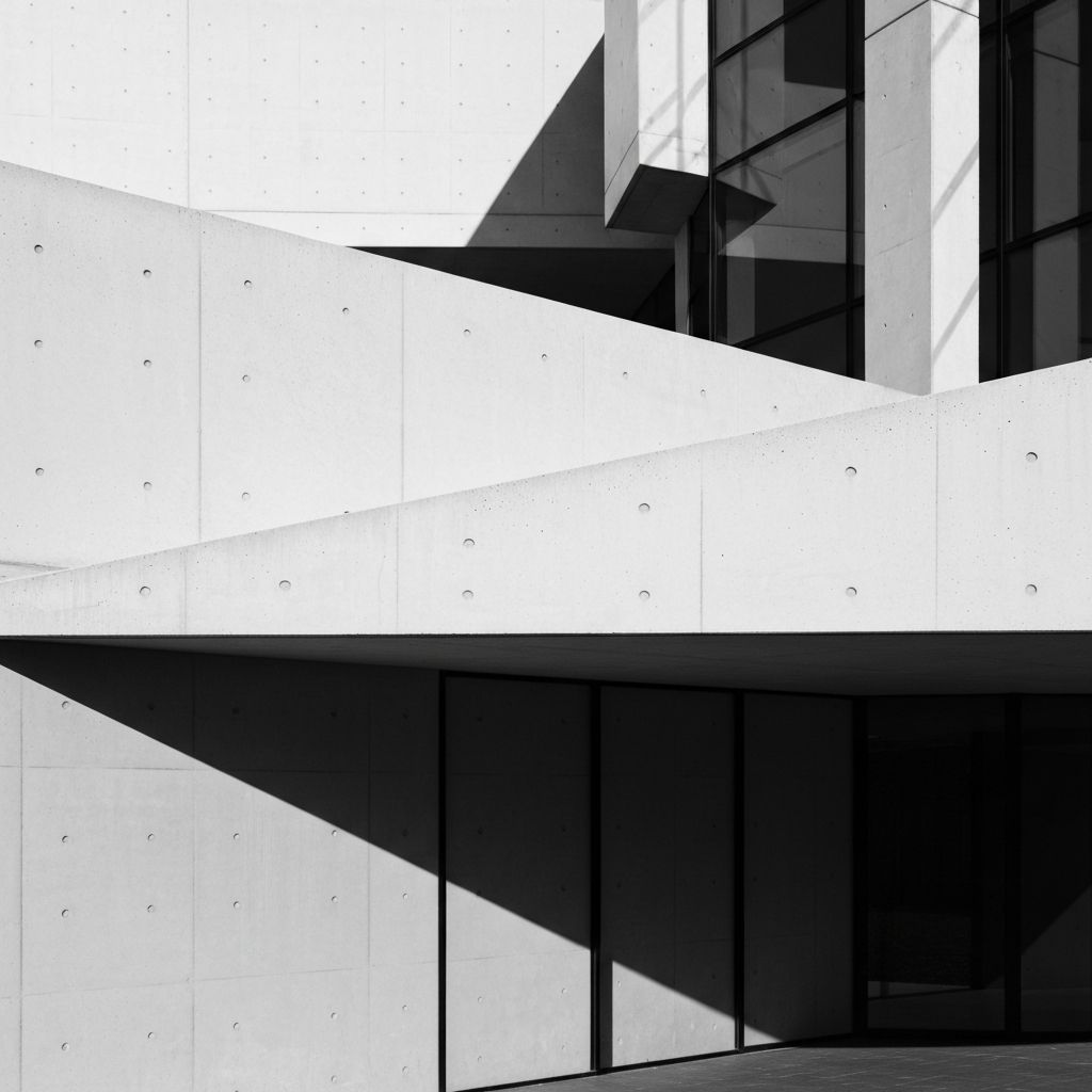 Architecture minimaliste - lignes geometriques et silence